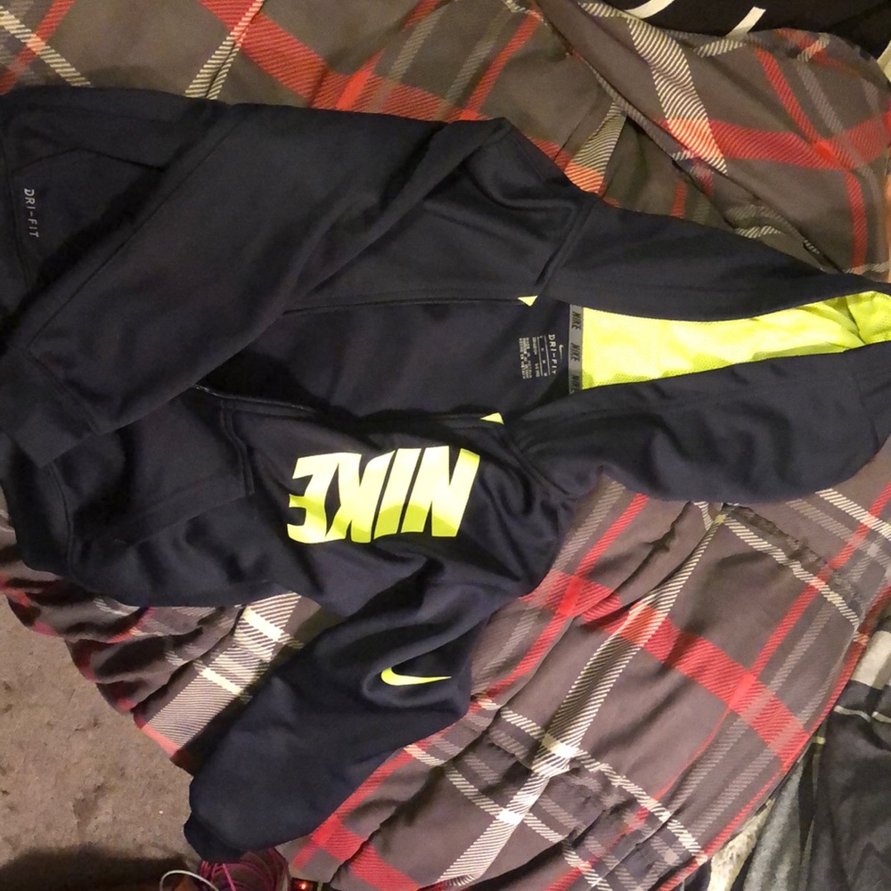 Light weight pull over coat